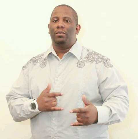 im a man that love to help people before i help myself.i would like to be rich in cash but i love being rich in heart
