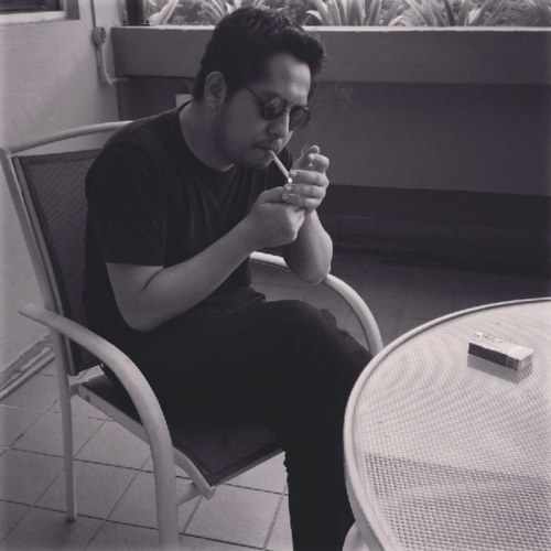 Salah satu nikmat di dunia adalah makan dan kemudiannya berak. Love Star Wars. Mathcore+Keroncong. 420.