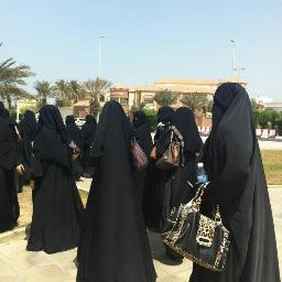 أنها أنثى .. تخبئ بداخلها ضعف وتخشى على نفسها من الهزيمة والأنكسار
أنثى .. تختبئ خلف ستار من القوة والدافعية المطلقة وأحيانا الهجومية المندفعة !!