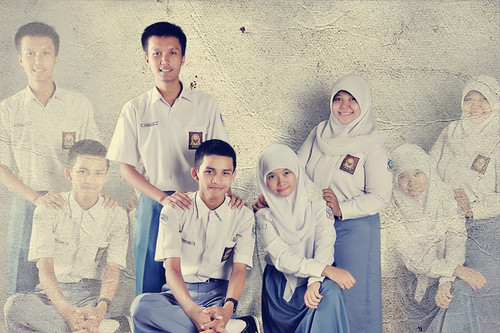 Sing a song cover, we are @anggaradbiderz @faris_Jo @fita_zee and @erna_ernol | cek favourite kita ya :)
CP: 315E55D8