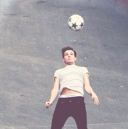 Just want to be with hungarian directioners❤ Beszélek magyarul :)
