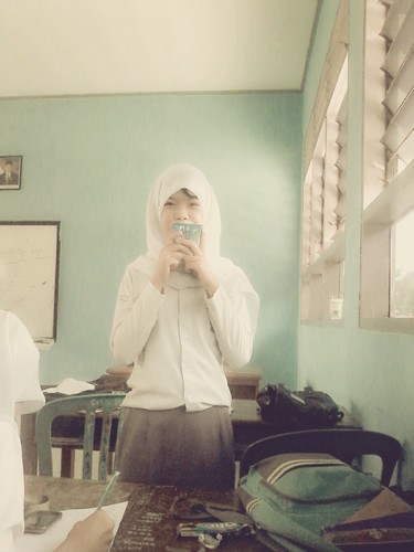 follow twitter ke-2 saya @aawiit . karena twitter yang ini bakalan non aktif :(