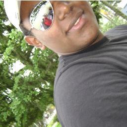 Um cara de personalidade muito forte, que não se deixa influência por nada, nem por ninguém, procuro fazer as coisas certas, e ando sempre guiado por Deus !