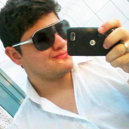 Às vezes damos uma impressão de dinamismo ao dizermos alguma coisa. Outras vezes, damos uma impressão igualmente significativa ao permanecermos em silêncio.