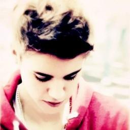 #TeamBieber is my family. Buy Justin Bieber's new album #BELIEVEacoustic -itunes.apple.com/us/album/belie… II WE FOLLOW BACK