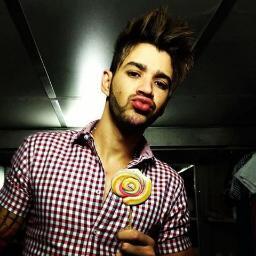 Preciso de você, preciso te ver, preciso te sentir, te abraçar, só preciso de você, aqui, comigo. @Gusttavo_lima