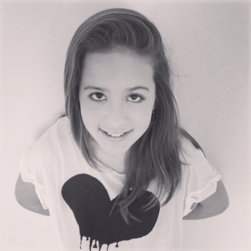 KatiaSedel's profile picture. Si toi aussi tu trouves que les vaches, ça stresse. #pasdouée #vieuxportabledemerde  Un jour, je serais vieille. Juste au cas où.