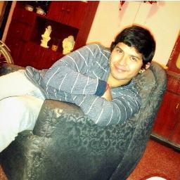 un poco raro tranquilo medio loco se podría decir Mmm soy una persona normal! creo? Jaja no soy aburrido soy una persona que disfruta la vida XD
