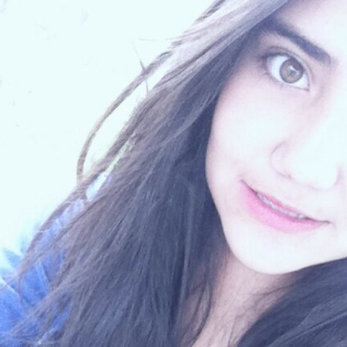 Holii :3,me llamo Isidora, siempre te sacare una sonrisa,soy belieber *--* 3 ,mis idolos son @LittlecBeadles , @justinbieber c: ,amo a green day *-* , adius :3