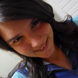 Paraibana; Estudante do Ensino Médio; 15 anos; Sargitáriana; Flamenguista; Simpática; Teimosa; Estressada; Ciumenta; Chata ...