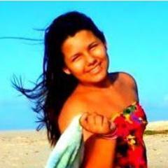 , 13 aninhos , fofinha , meiga , lesa mais sou super feeeeeeeeeliz !       segue-ae ?