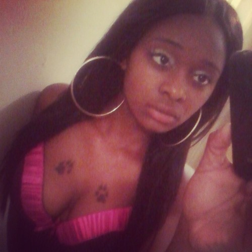 |•COLLEGE GIRL•| , STRAIGHT SAVAGE LYFE !
