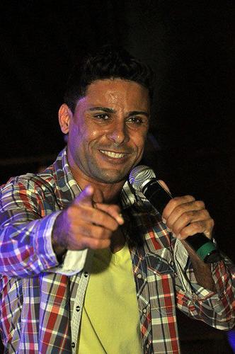 Sou o cantor Jairo Alencar da cidade de Maringá-PR.