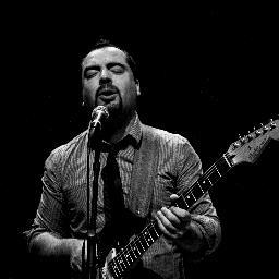 Cristiano, orgulloso marido y padre, eterno aprendiz de músico. Ojala algún dia se puedan oir mis canciones.