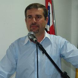 Josué Cardozo, casado, Pai de 3 filhos, morador do Jd. Picerno, tornei-me vereador no ano de 2009 com cuma votação de 2287 votos.