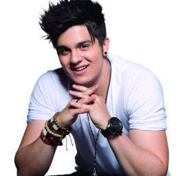 '' Tentar algo e fracassar é,pelo menos aprender.Não fazer a tentativa é sofre inestimavel perda do que poderia ter sido ''- Luan Santana
