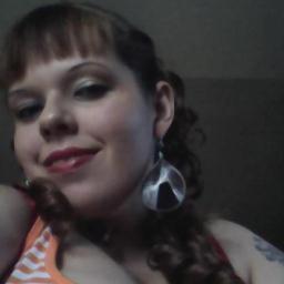 HI   i am  19  i  am  a  mom  of   3  girls   i  love  peolpe   and  hav.ing  fun