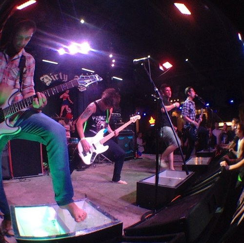 5 brodudes out of Austin Tx makin tasty jams.

Instagram: detroitleft
Youtube: DetroitLeft