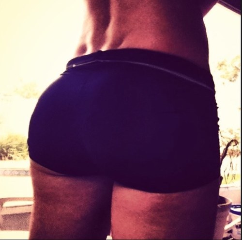 Lesbosdoitbeta's profile picture. Lesbians Do It Better
#TeamLesbian #TeamTatted #TeamSingle