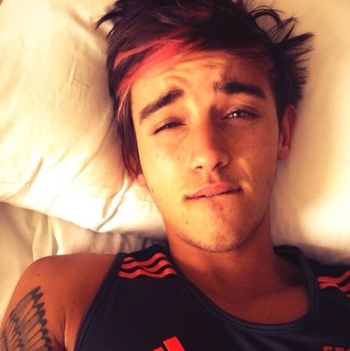 JANOSKIANS - im a new account, not a new fan js also i sucked beaus dick and what ; 
LUKE/5 IM SO HAPPY