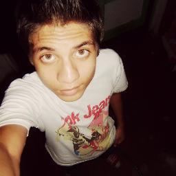 Bueno, Para comenzar Tengo 15 Años cumplo el 18 de junio me gusta demasiado la musica :-3 Tengo muy buenos twets me encanta el futbol, Sigueme y te sigo