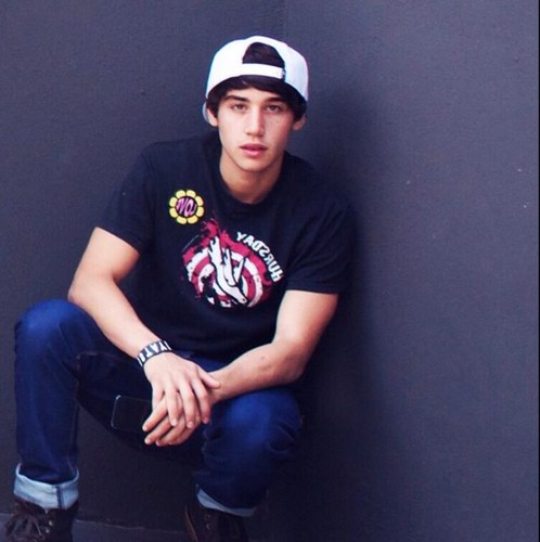 janoluke_'s profile picture. james yammouni follows so why don't you?