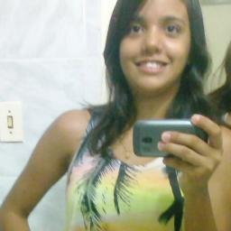 Solteiira \o/, 15 anos, Escoteira, chocolatra nada anônima, e que ama curtir  a vida, quer saber mais? Fallow-me.
