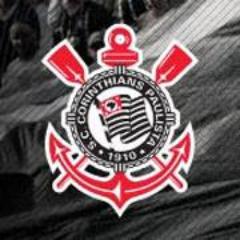 O meu sangue é preto e branco, minha alma sempre guerreira … Minha camisa é um manto, CORINTHIANS a vida inteira!