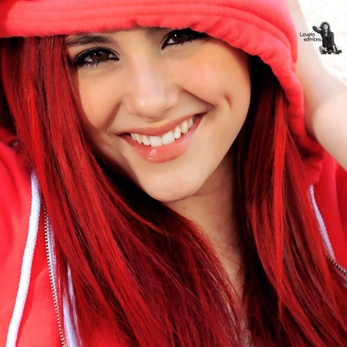 Yes that is me i wish that you enjoiy my page