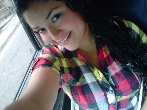 Venezolana! Un poco bipolar, apasionada Me gusta todo tipo de música me encanta la playa amo viajar! :D