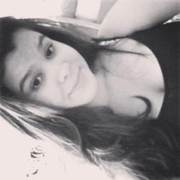 Thalia,16 anos. Canceriana. Amo meu namorado.