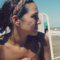 “Rompe las reglas, perdona rapido, besa despacio, ama de verdad, rie fuerte y nunca te arrepientas de algo que te hizo sonreir”