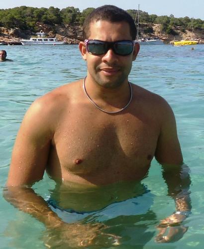 Curto mto viajar, estar com meus amigos, escutar uma boa música e viver momentos marcantes na vida...