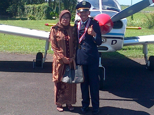 dwiawidodo's profile picture. i think life is not flat, life is game and need support to survive. love you my family. i know who is real friends not enemy..