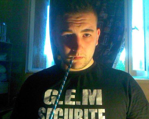 Joueur de console PS3 en particulier Les COD .Tweet me .Petit si ta mère ne rentre c'est quel et avec GrumpY... mother and follow me 3