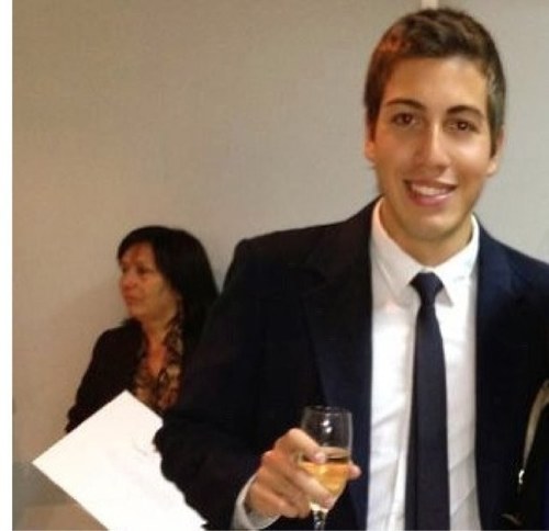 Edo_bl's profile picture. 25 veranos. Libra. Publicista, Amo la piscola por sobre el chocolate de menta, patiperro