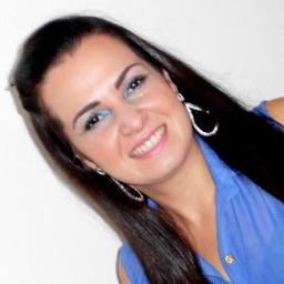 Gaúcha de São Borja, 31 anos, farmacêutica e Gremista por toda a vida.