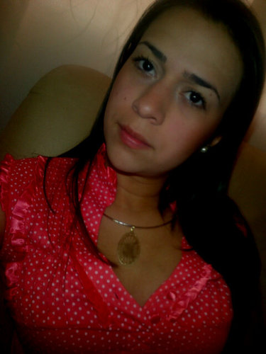 Lic en Contaduria Publica.
 Hija, Hermana, Esposa. Agradecida con Dios por la vida y sus bendiciones.