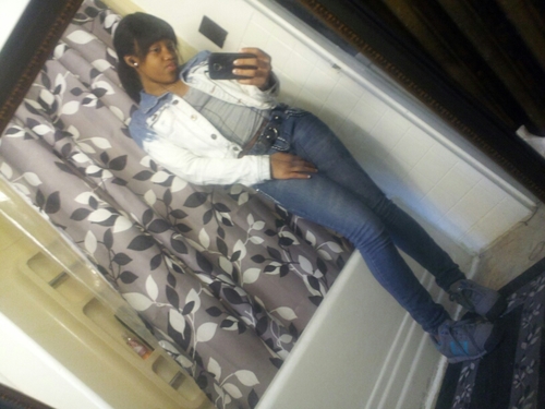 THATS_BOMB_SHxT's profile picture. Trust None ! Keep A Tight Circle you never kno who ya real bitches is But Follow me