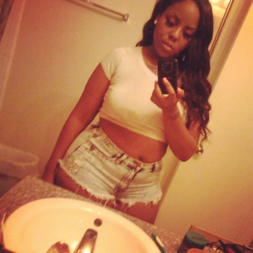 Pretty bitch wit aspirations of jet settn boutique shoppin & island hoppin 3