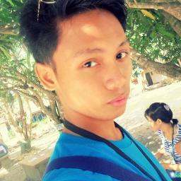 CarieEdward's profile picture. follow me and i'll follow you back... :)