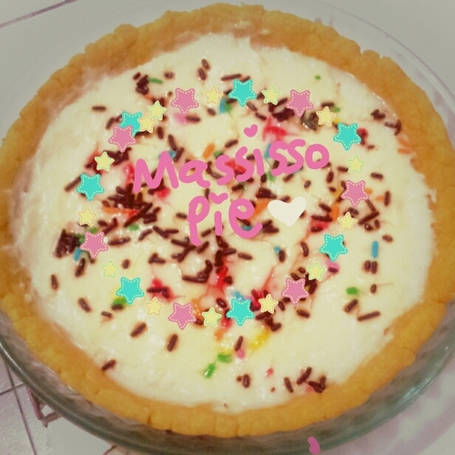 Massisso : 1. Pie : White milky way | Purple dots | Crazy oreo | Black Forest | Dark Choco | Old School Apple Pie ~ Dm or contact @mayangies for more info :3