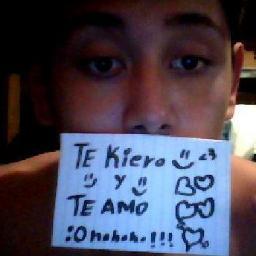Mientras me hablabas y yo te miraba,
se detuvo el tiempo en medio instante:
el amor me llamaba y yo le obedecía.
Mientras me susurrabas y yo te amaba.