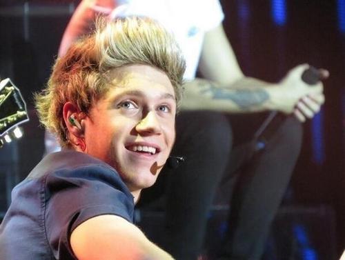 Hello :D I'm 1/12.2m of Directioners ..And if you follow, thank you..I Love You .xx Ilove @Julie_Malik1D
