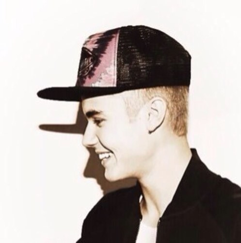 Hello there I'm 17 and I`m just a simple man who likes to work Hard and Party Hard Please follow me