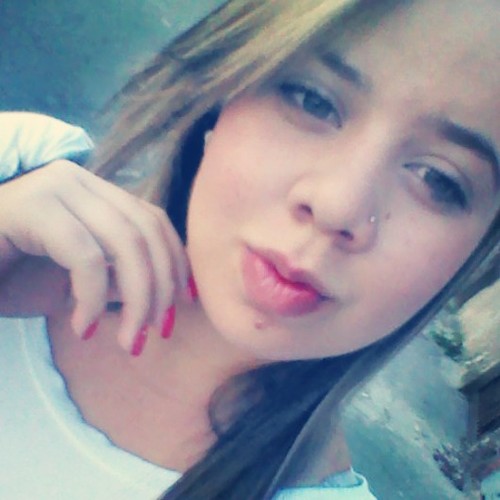 ,, Na vida vão tentar te derrubar, mas cabe a você conseguir passar por isso e continuar o seu caminho. *-*