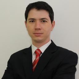 Consultor, empresário, palestrante, professor e autor. Atua na gestão: pública, de projetos e negócios. É assessor jurídico em temas de Direito Público.