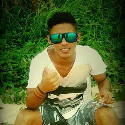 - Não ligo que me olhem da cabeça aos pés..porque nunca farão minha cabeça e nunca chegarão aos meus pés
#recalque#