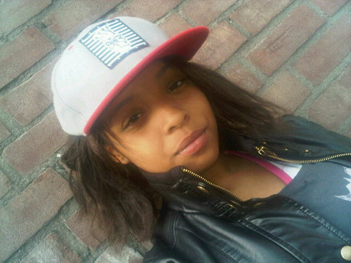 volg me op twitter nieuwe aca :@knowlesx_x