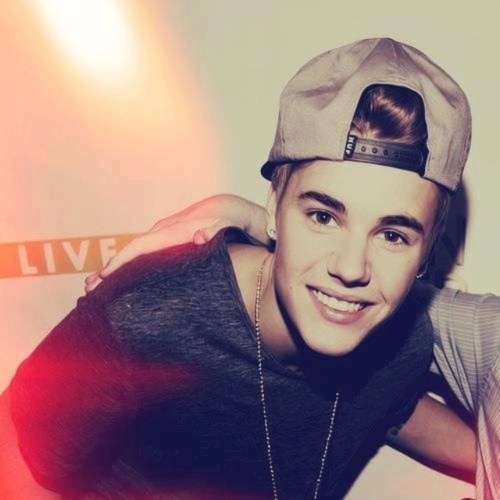 @jordanjansen followed me@justinbieber can u follow me plz :) U SMILE I SMILE :)
